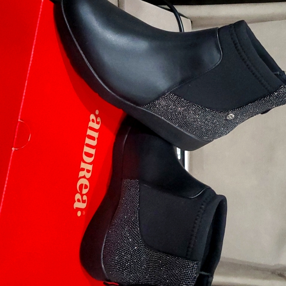 Women black boots